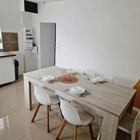 Maison Calme Et Toute Equipee Avec Jardin بيت للعطل